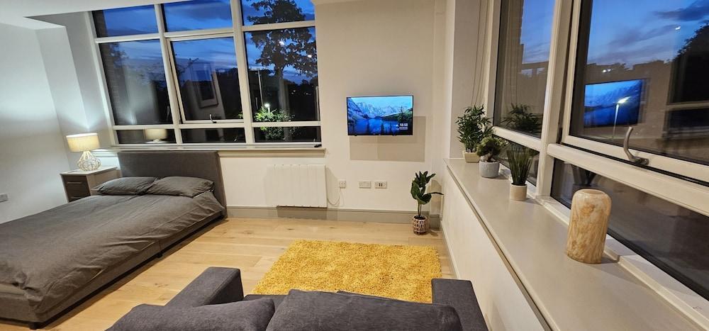 Beautiful 1-bed Studio in London Tottenham - Tap to explore photos