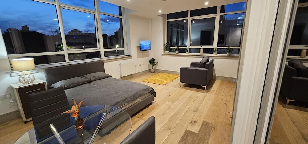 Beautiful 1-bed Studio in London Tottenham - Tap to explore photos