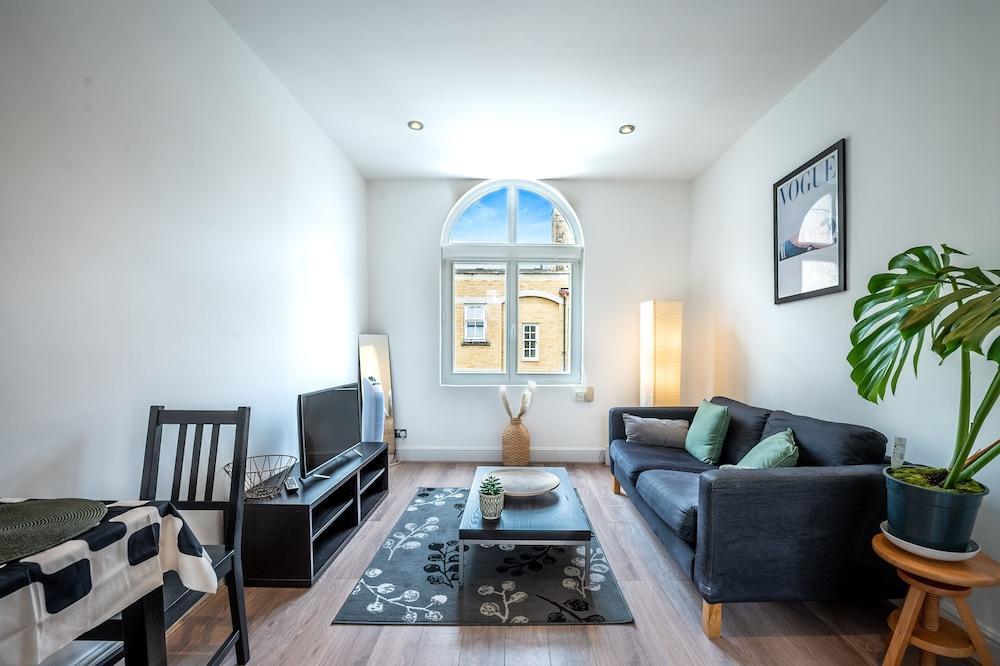Cosy 1-bed Apartment in Central London, Old Street - Tap to explore photos