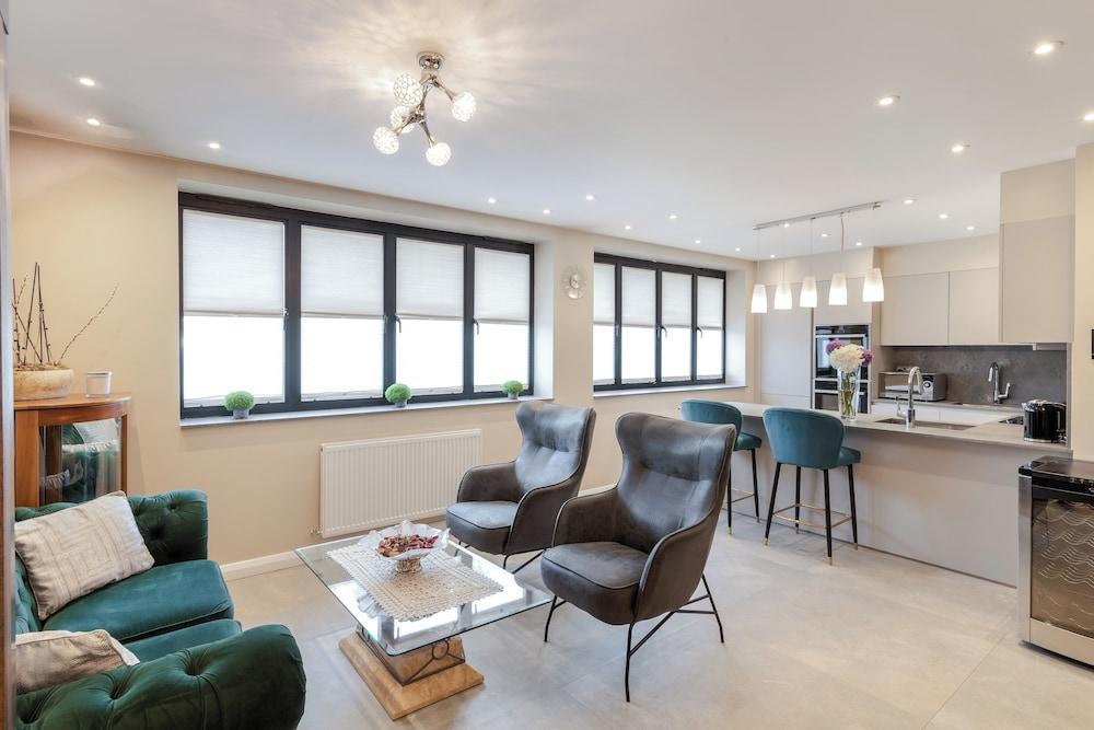 Remarkable 2-bed Apartment in London - Tap to explore photos