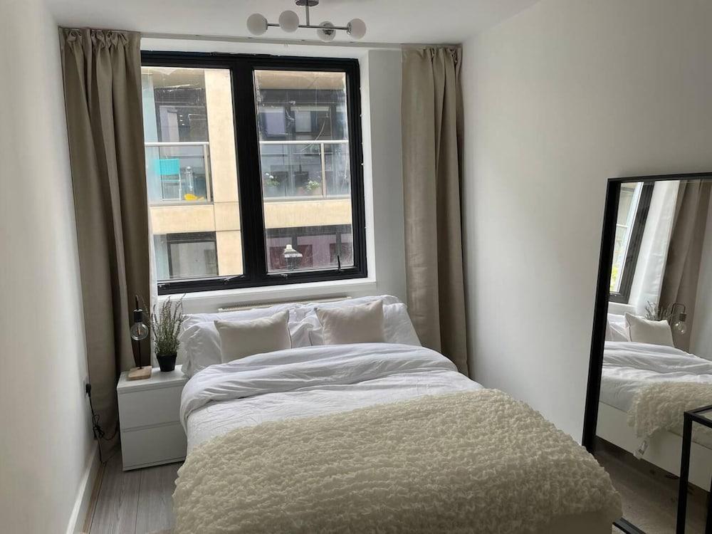 Beautiful 2-bed Apartment in Central London - Tap to explore photos