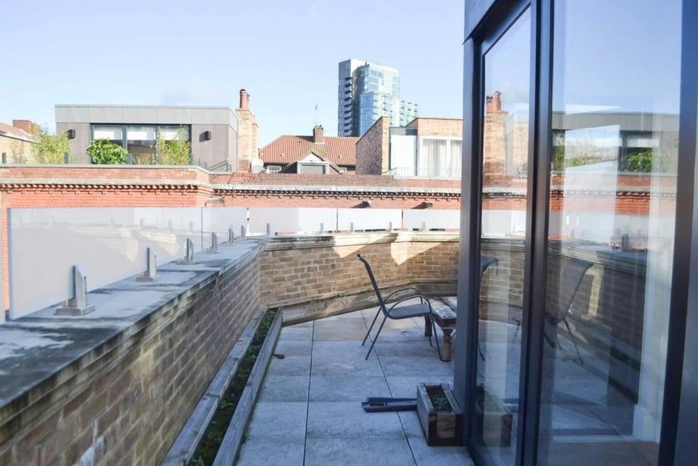Modern Retreat in the Heart of Shoreditch - Tap to explore photos