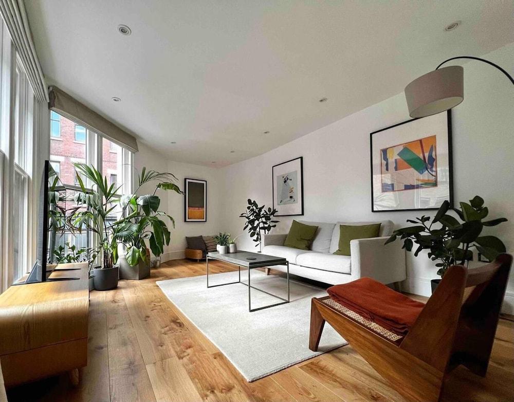 Modern Retreat in the Heart of Shoreditch - Tap to explore photos