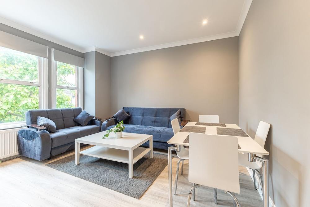 Cozy 3-bedroom Flat in Willesden Green London - Tap to explore photos