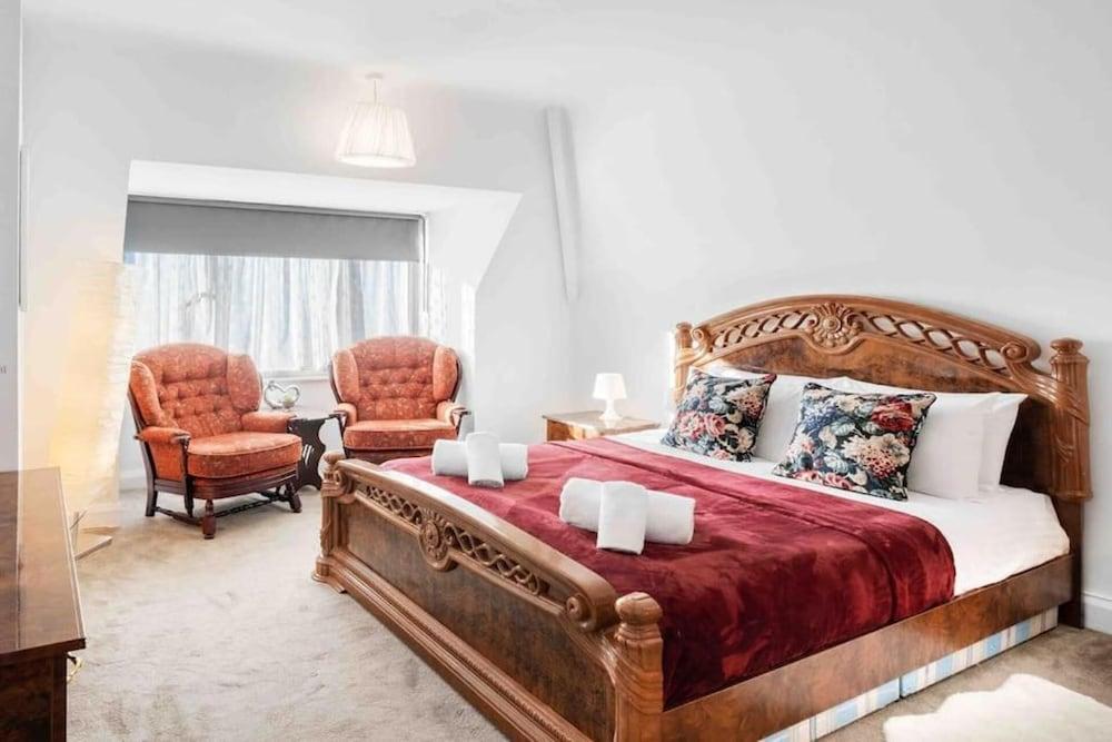 Duplex 3 Bedroom Flat Golders Green Central London - Tap to explore photos