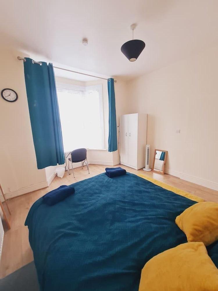 Beautiful 1-bed Apartment in North London - Tap to explore photos