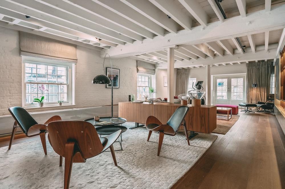 Immaculate 2-bed Loft Apartment In Central London - Tap to explore photos