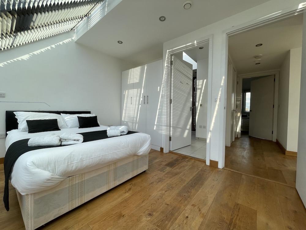Luxurious Two Bedroom Penthouse - Tap to explore photos