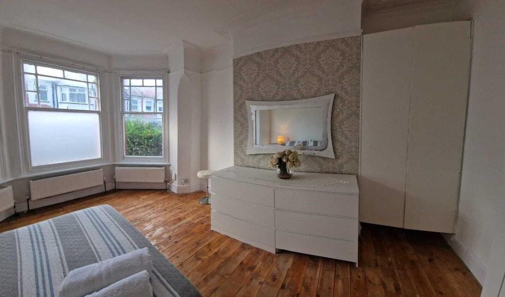 Peaceful Well Equipped Flat Near Central London - Tap to explore photos