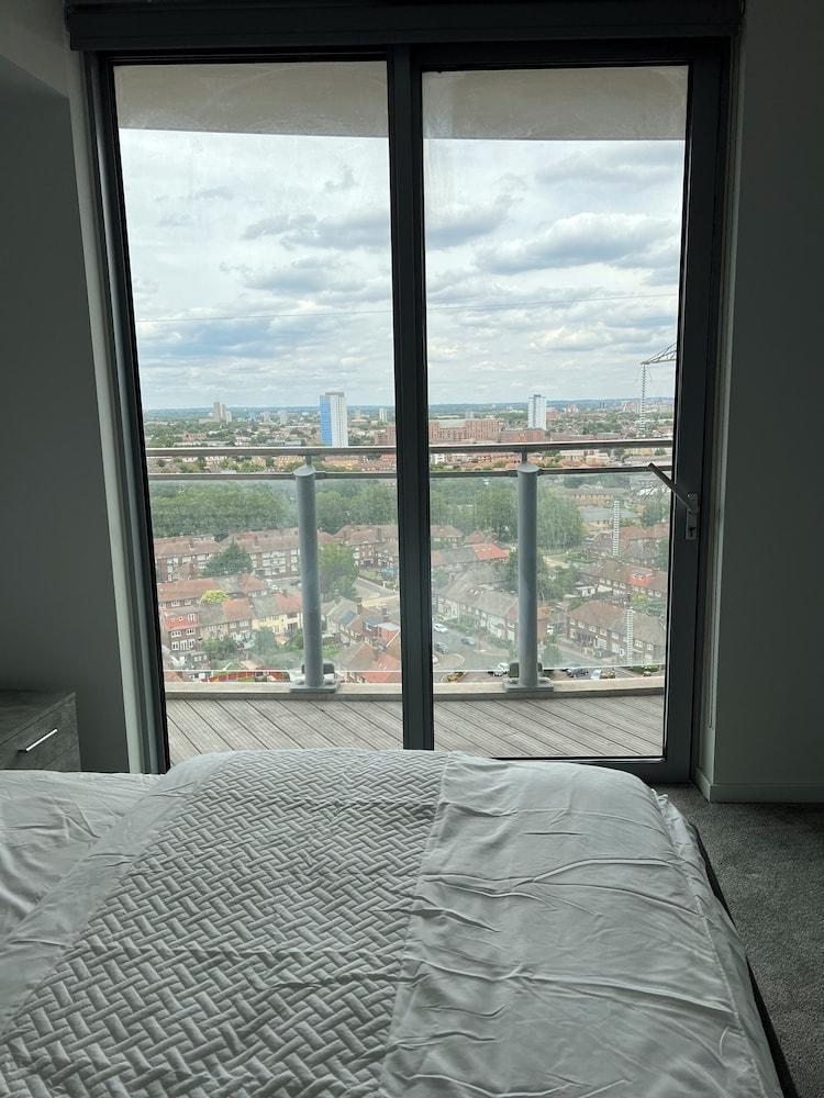 Delightfully Spacious Bright 2bedroom