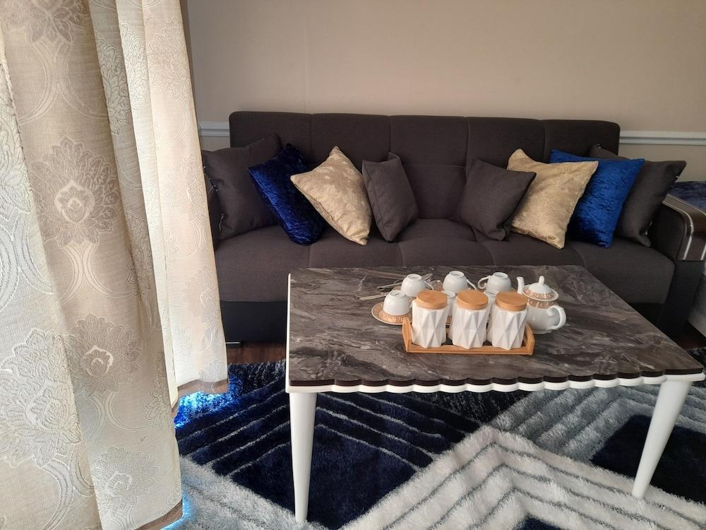 Captivating Extra Large Room in London, to Relax - Tap to explore photos