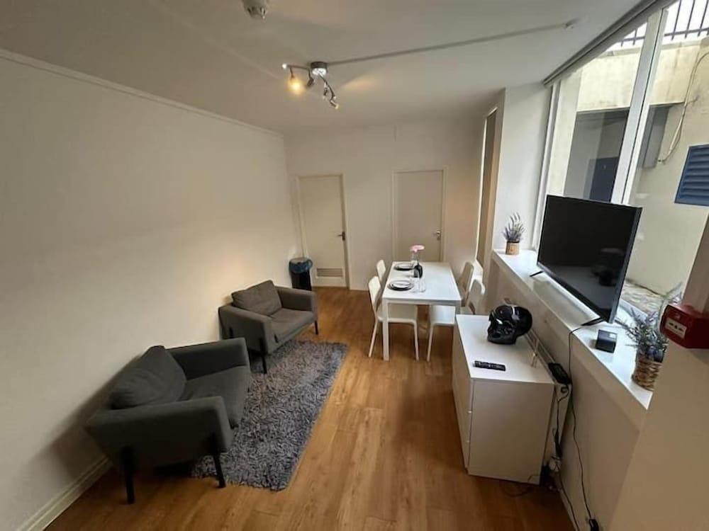Charming Studio in Bond Street - Tap to explore photos