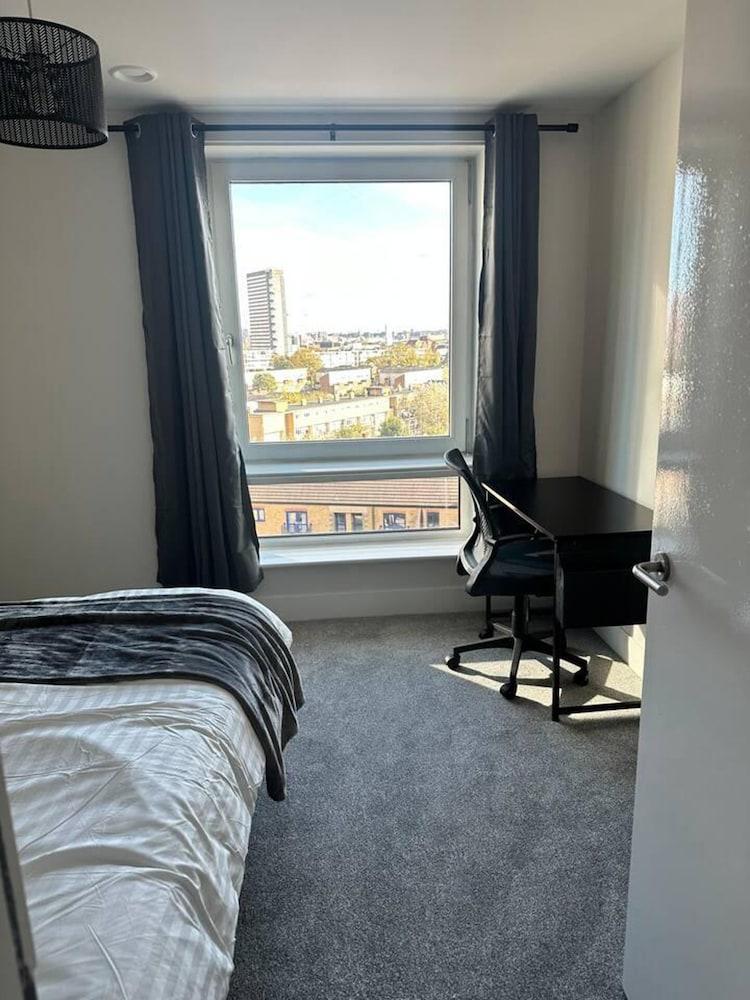 Cosy, Comfy 2 Bed Apartment in London - Tap to explore photos