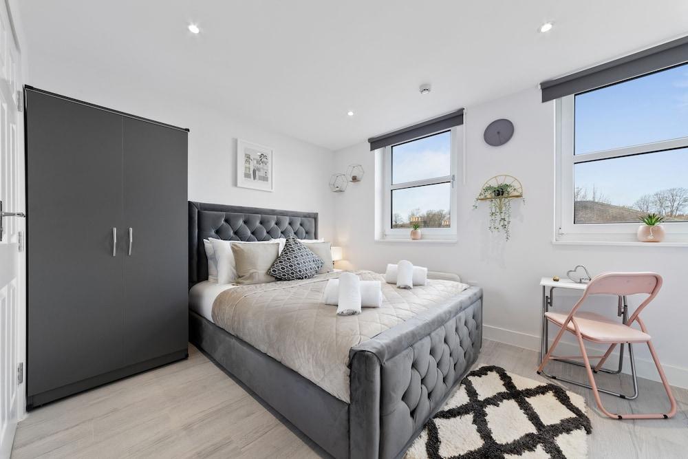 Stunning Serviced Room Crystal Palace London Se20 - Tap to explore photos