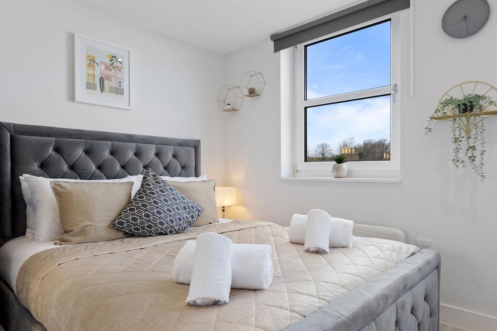 Stunning Serviced Room Crystal Palace London Se20 - Tap to explore photos
