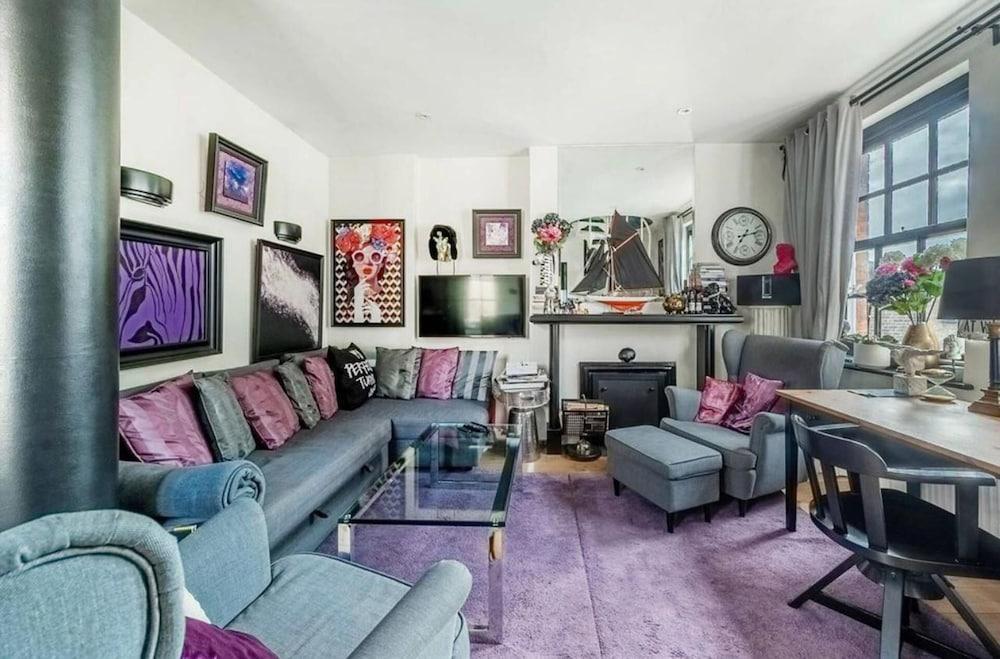 Unique Gem in Kensington - Tap to explore photos