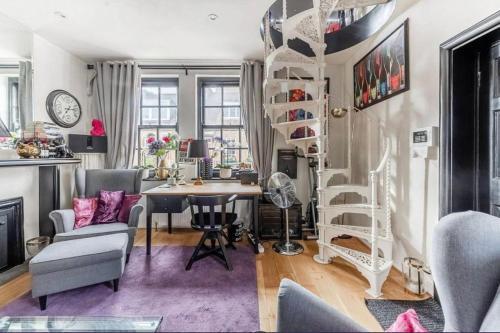 2 Bed Flat - Sleeps 4 - Balcony - Wifi - Tap to explore photos