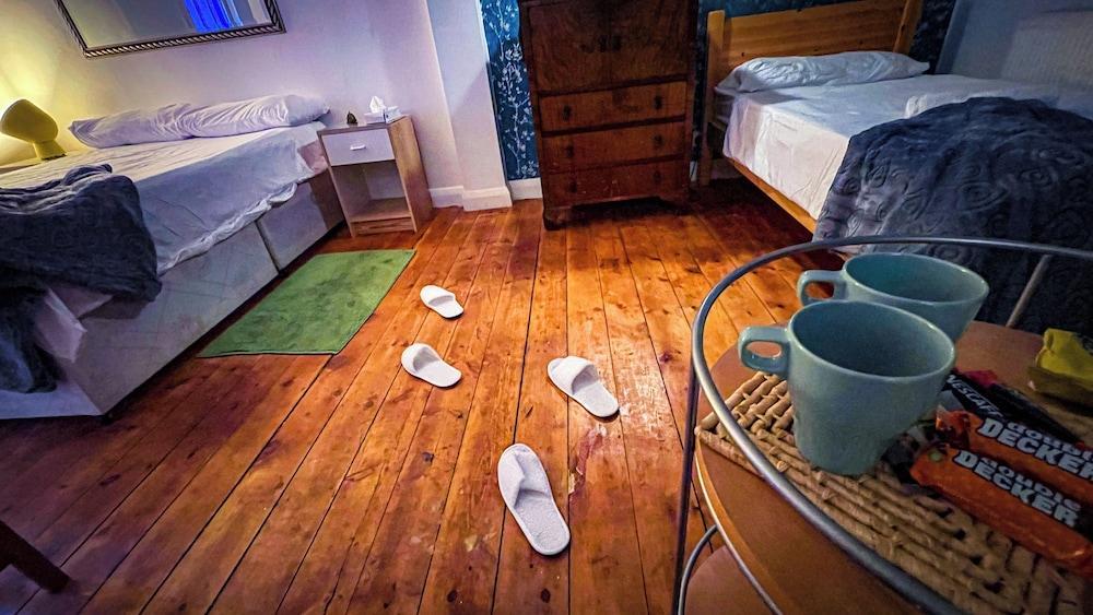 Lovely Flat Near Train Station and Central London - Tap to explore photos