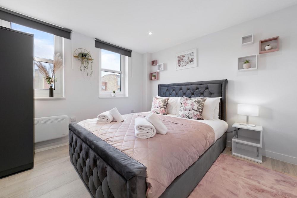 Stunning Ensuite Room Crystal Palace London Se20 - Tap to explore photos