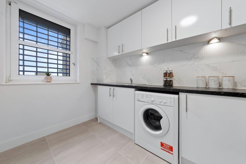 Stunning Ensuite Room Crystal Palace London Se20 - Tap to explore photos