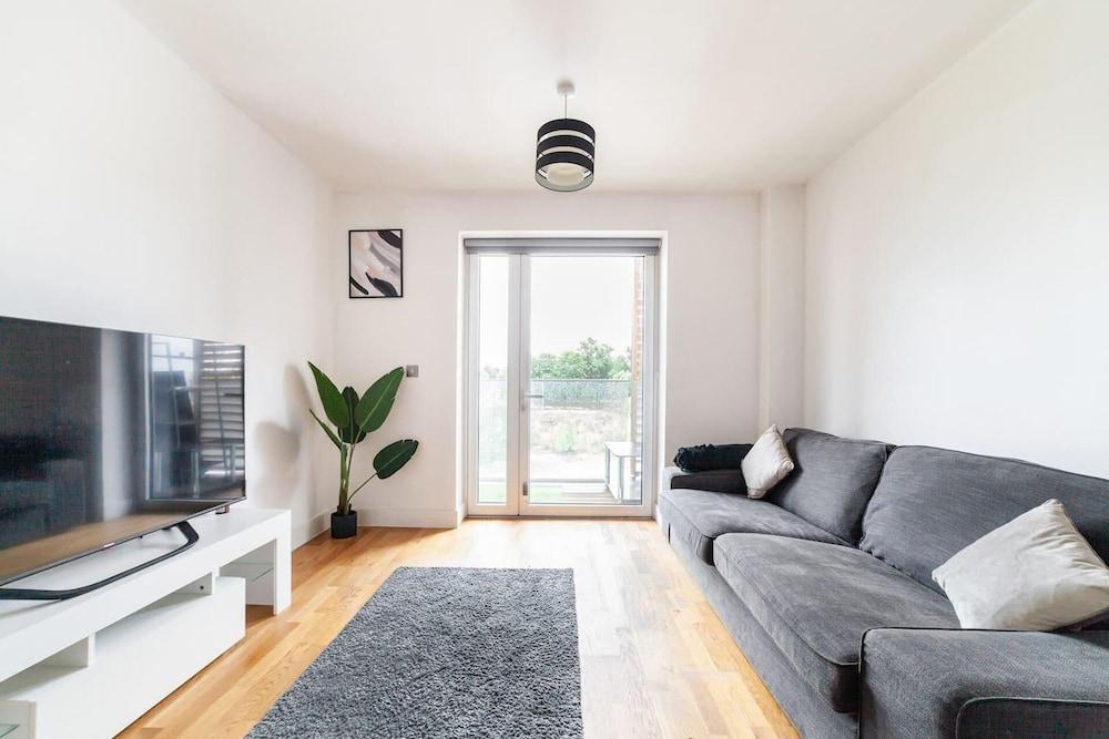 Immaculate 1-bed Apartment in London - Mydas Place - Tap to explore photos