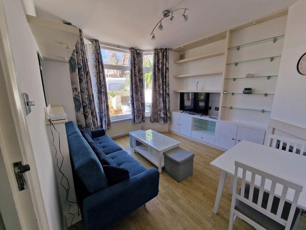 Cosy Apartment in North London - Great Location - Tap to explore photos