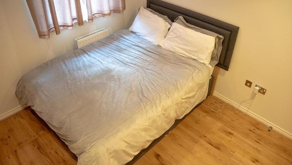 Remarkable 1-bed Apartment Excellent Location - Tap to explore photos