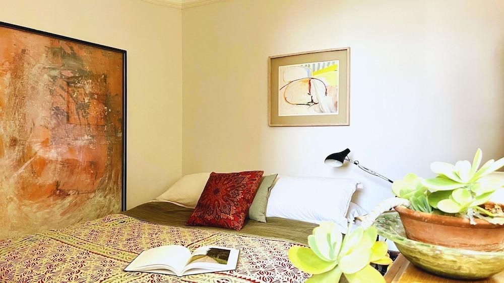 Lovely 3-bed Apartment & Garden & dog Friendly - Tap to explore photos