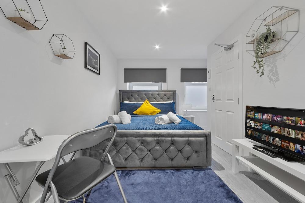 Stunning Ensuite Studio Crystal Palace London Se20 - Tap to explore photos