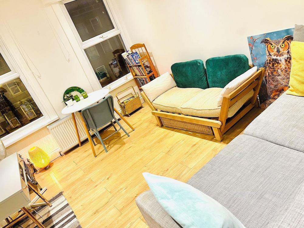 Very Lovely and Central 1-bed Apartment in London - Tap to explore photos