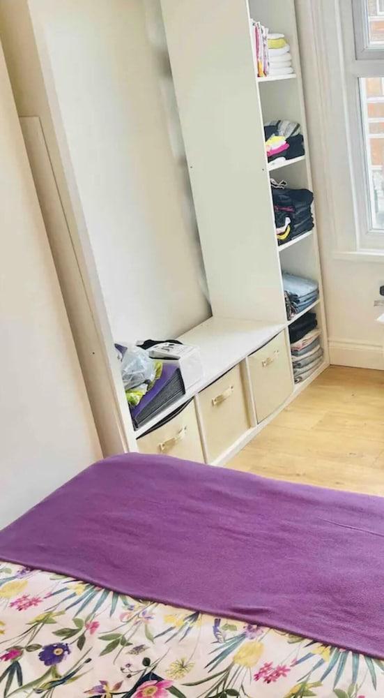 Very Lovely and Central 1-bed Apartment in London - Tap to explore photos