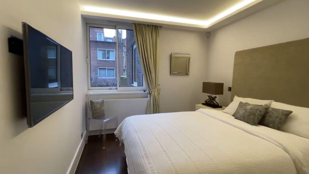 Two Bedroom Flat in Belgravia - Tap to explore photos