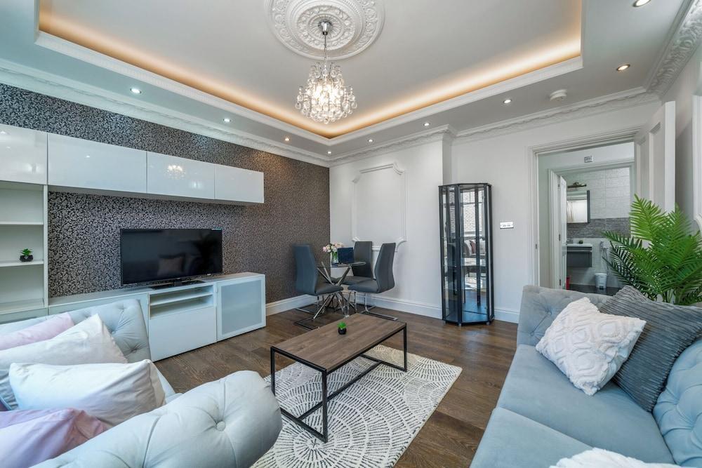 Madika Homes Luxe Apartment in Mill Hill - Tap to explore photos