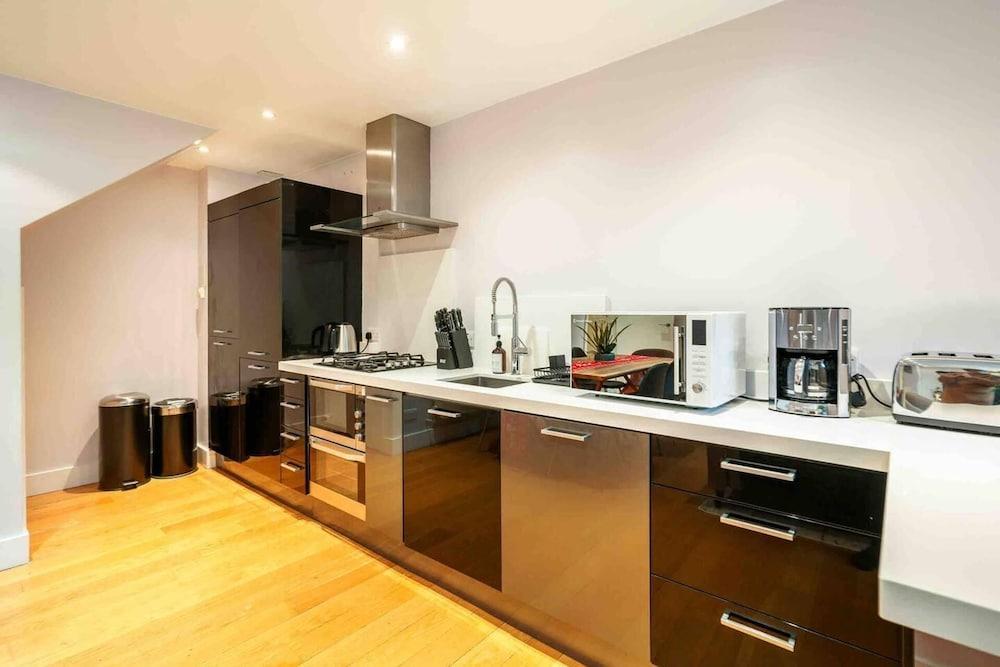 Stunning 3-bed House in Central London - Tap to explore photos