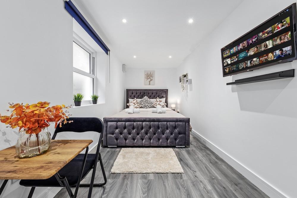 Luxury Ensuite Room in Finsbury Pak London N19 - Tap to explore photos