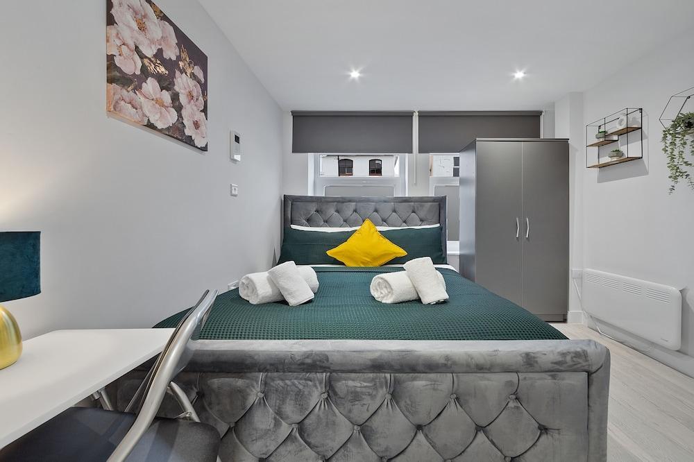 Immaculate Ensuite Room Crystal Palace London Se20 - Tap to explore photos