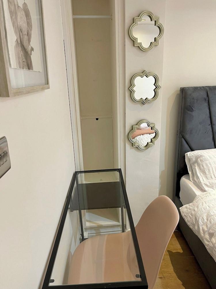 Cosy En-suite in The City - Shoreditch - Tap to explore photos