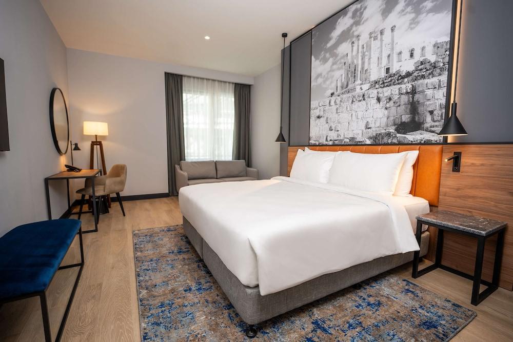 Radisson Blu Hotel, Amman Galleria Mall - Tap to explore photos