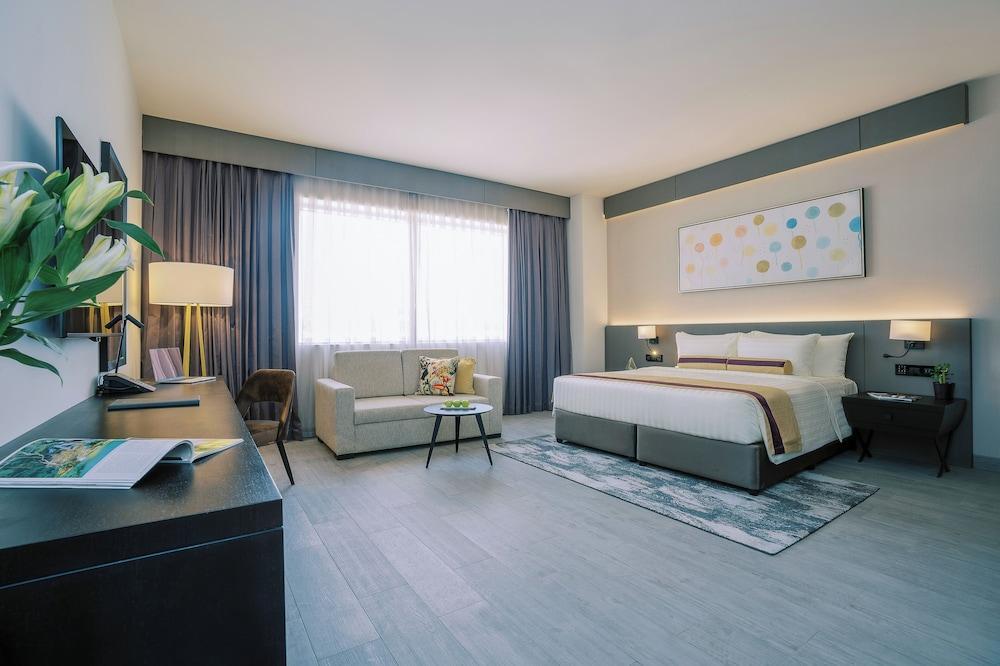 Khalidia Palace Hotel Dubai Room Type - Premium King Room w/Kitchenette15% off on F&B shuttle to Deira CityCenter AlGhurair Mall &LaMerBeach