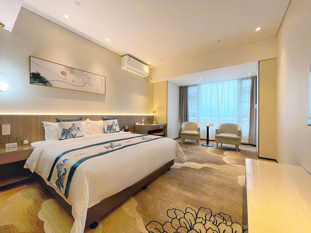 Qiling LN Dongfang Hotel Room Type - Elegant King Room