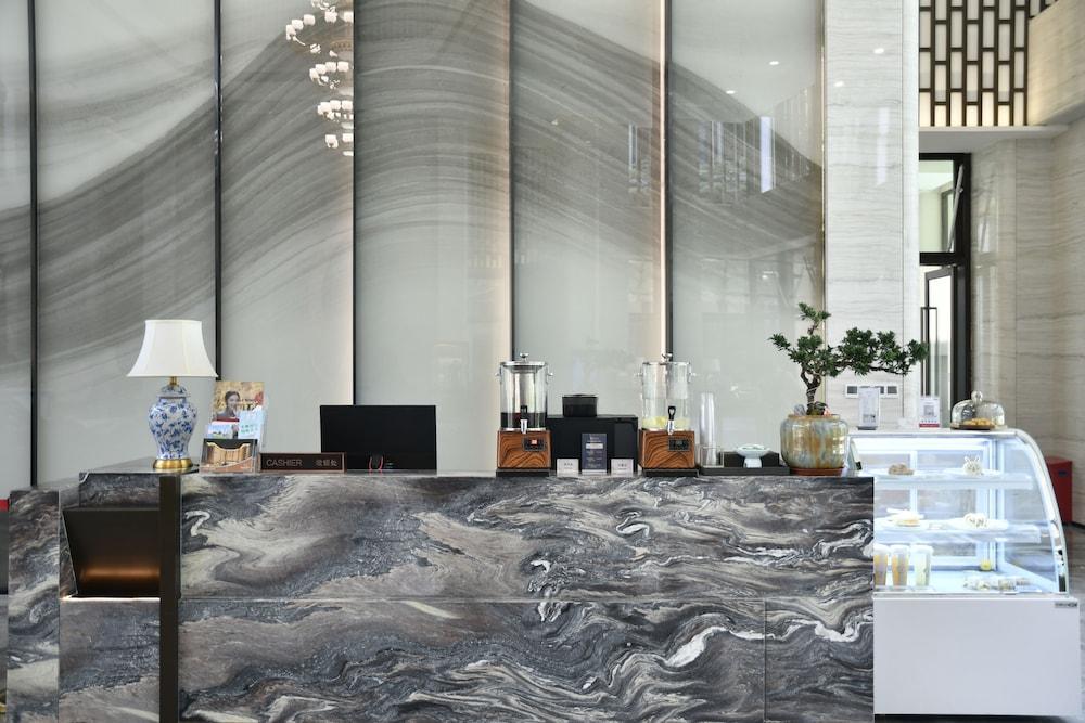 Qiling LN Dongfang Hotel
