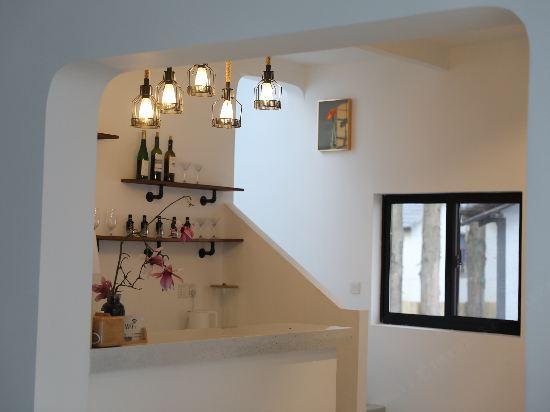 Moan Weekend Riverside Xinjia Homestay