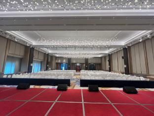Shanghai HuHua Grand Hotel - Tap to explore photos