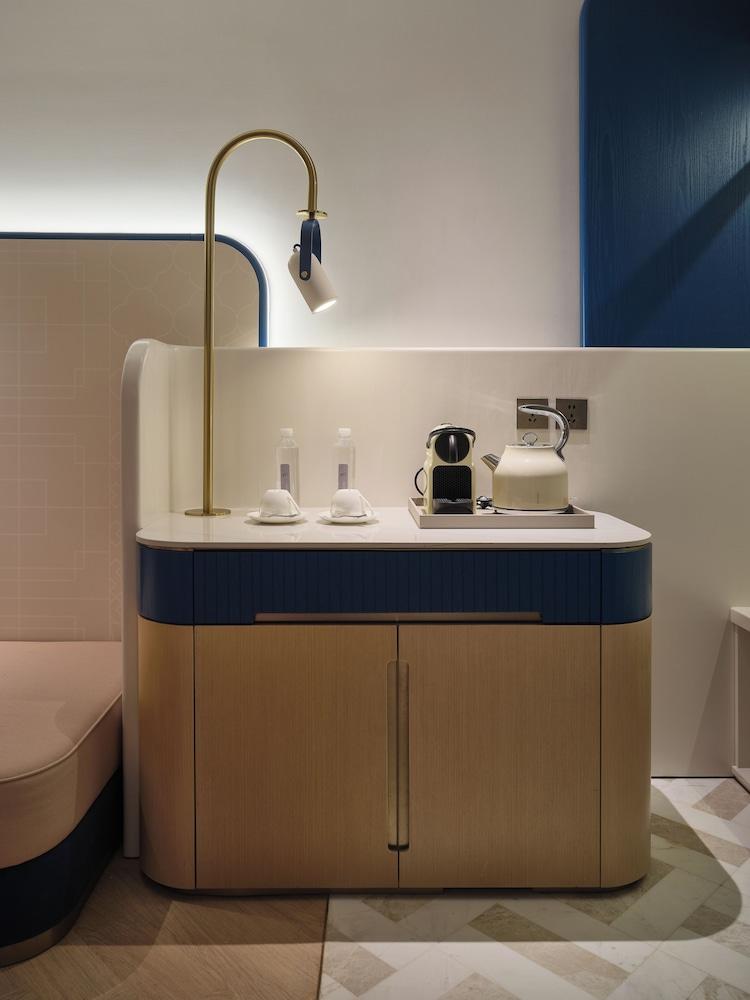 The Stage Shanghai Room Type - Light & Shadow Deluxe Twin Suite (Entertainment Vertical Screen + Dyson Hair Dryer + Minibar)