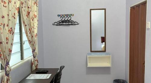 OYO 90660 Rayyans Roomstay - Tap to explore photos
