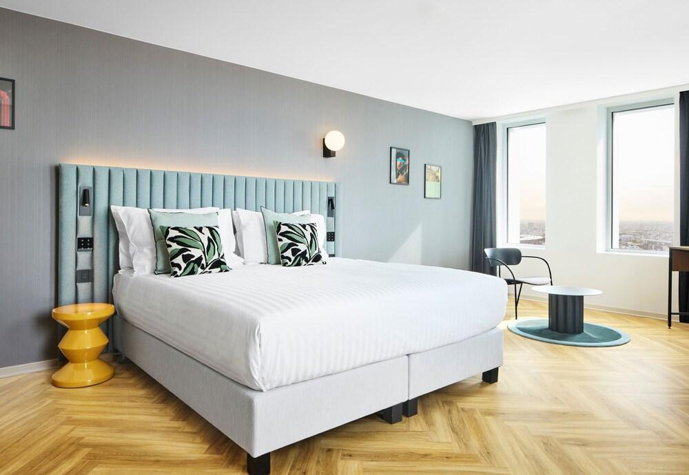 Wyndham Paris Pleyel Room Type - Deluxe Room, 1 King Bed (High Floor)