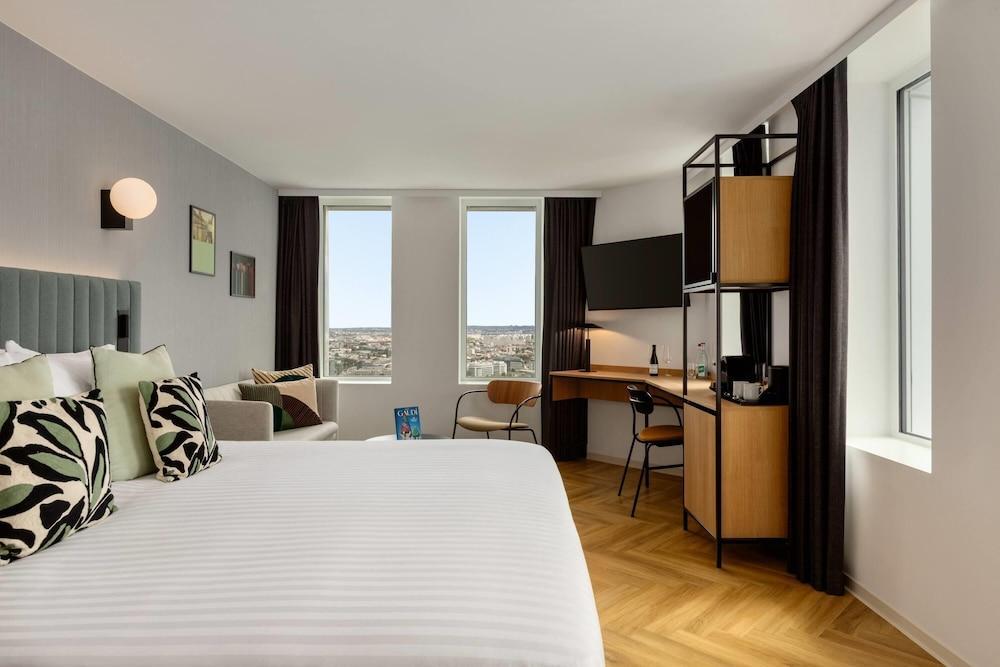 H4 Wyndham Paris Pleyel Room Type - Junior Suite (Eiffel Tower View)