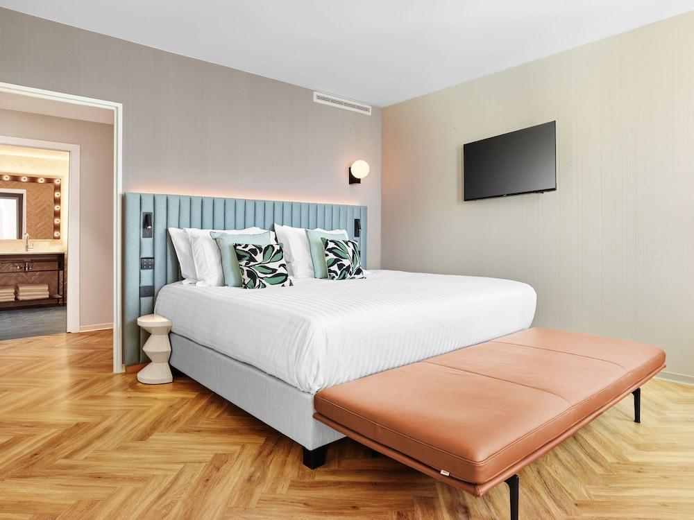 H4 Wyndham Paris Pleyel - Tap to explore photos