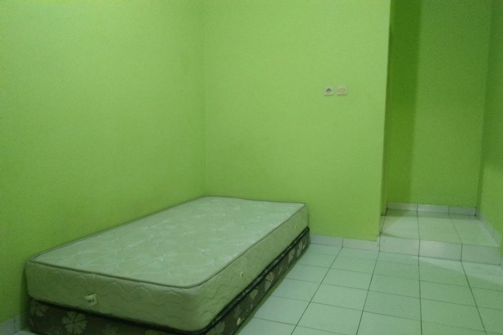 OYO Life Kost ijo Tembok Tinggi - Tap to explore photos