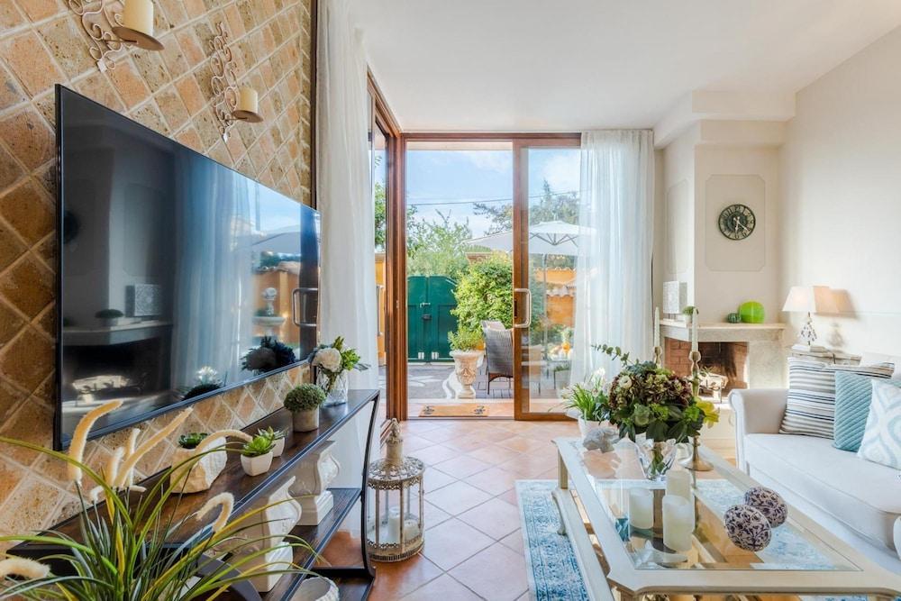 Villa Corallina A Luxury 2 Bedrooms Villa - Tap to explore photos